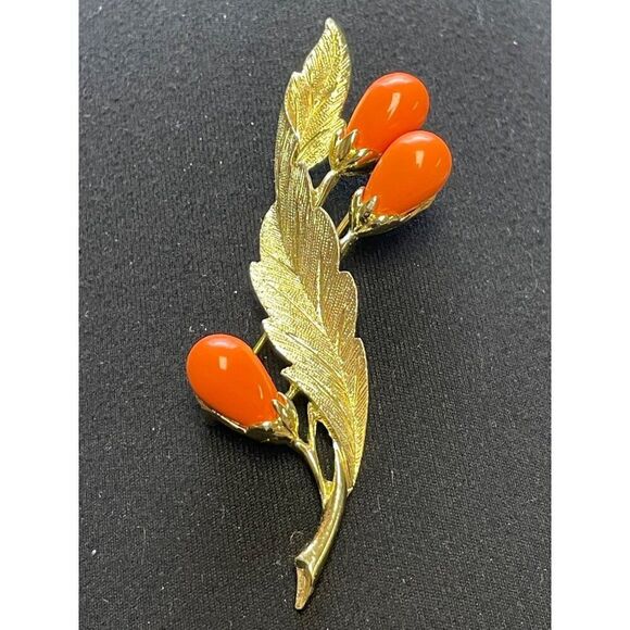 Vintage Signed Sarah Cov Gold-Tone Leaf Brooch Bittersweet Berries Collection - Picture 2 of 12